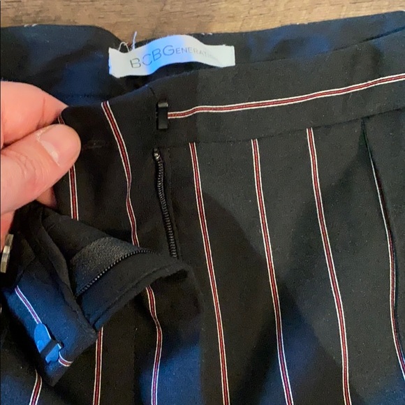 BCBGeneration pinstripe capris size 6 - Picture 2 of 3